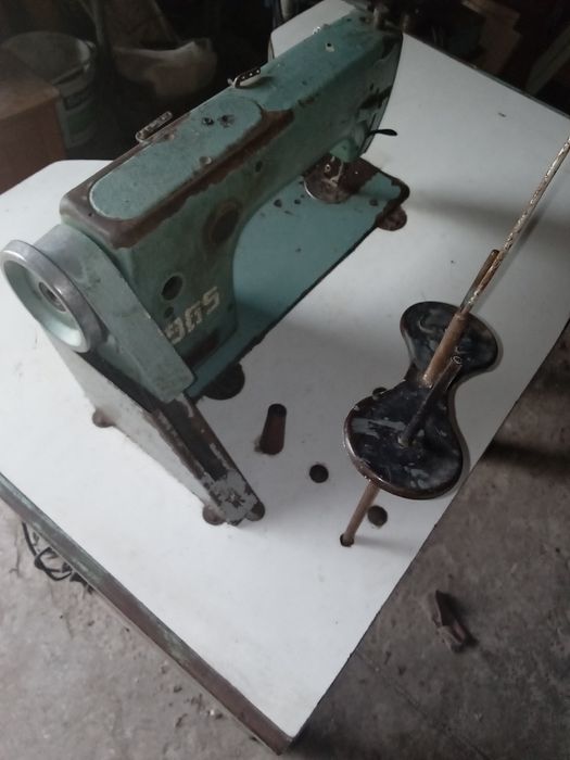 Швейна машина промислова.