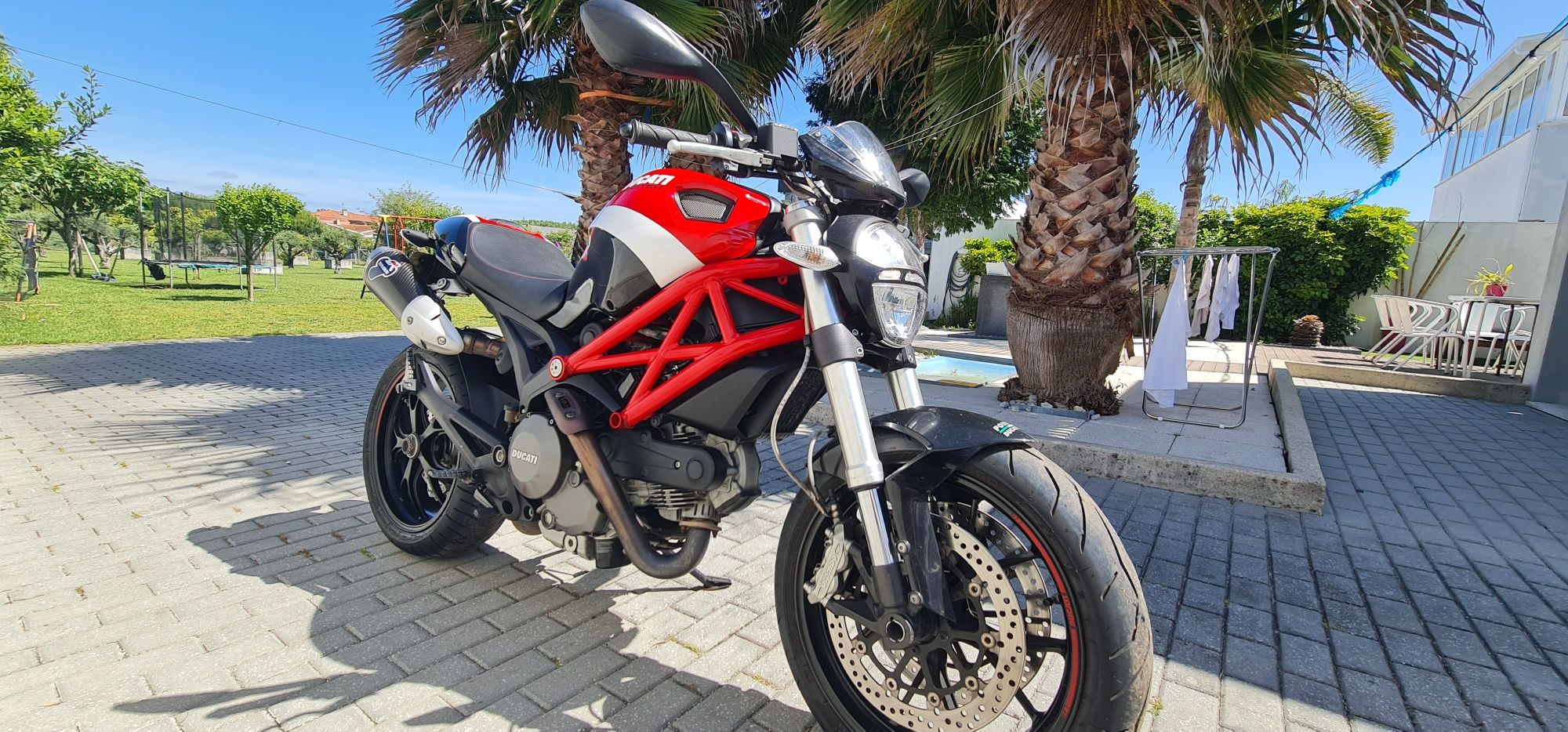 Ducati Monster 796