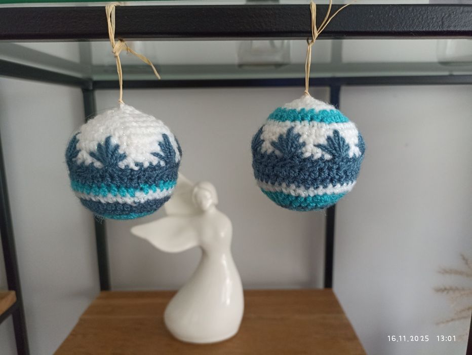 Bombki szydełkowe niebieski biały 6 cm zestaw 2 sztuki