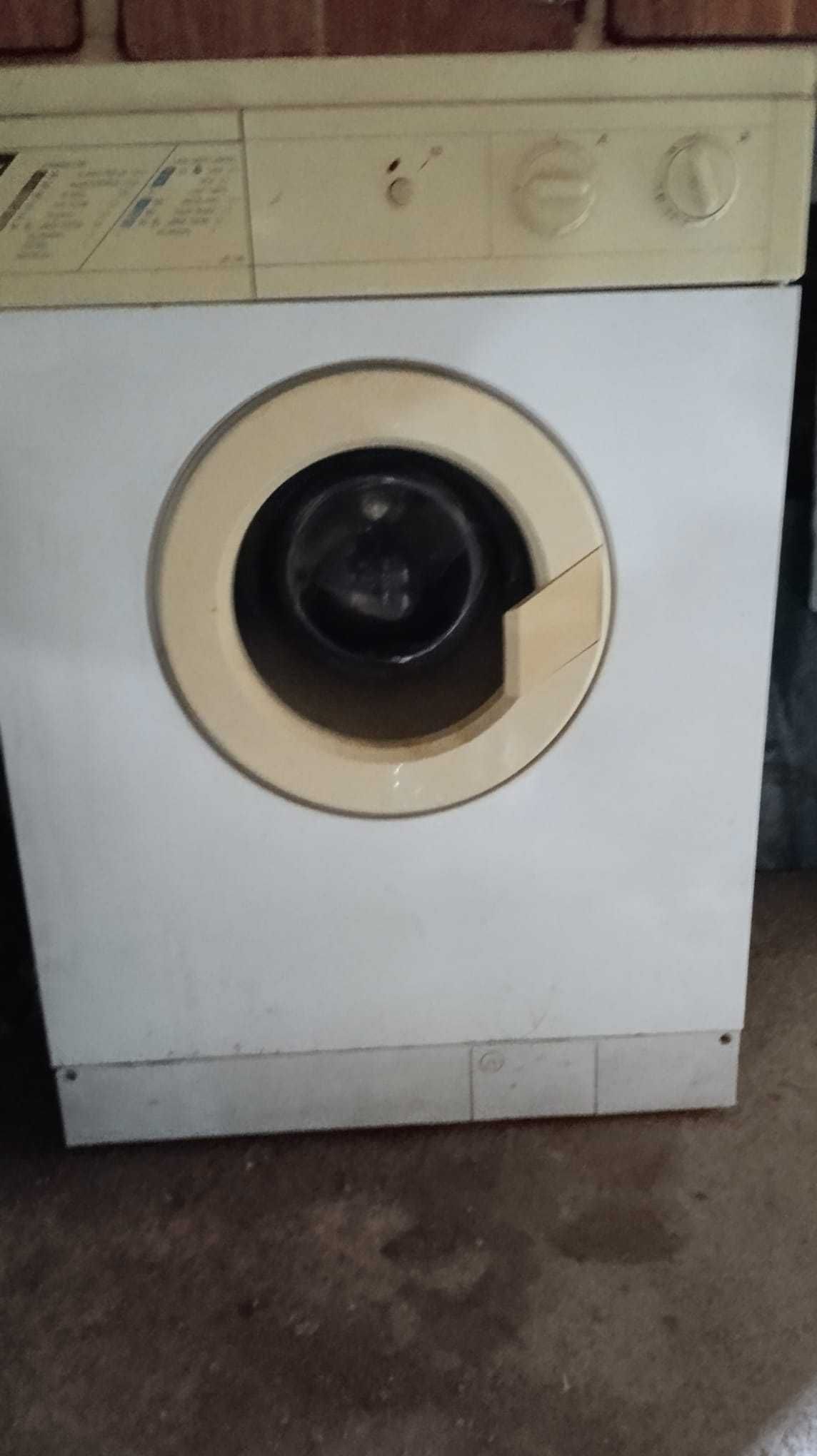 Maquina de lavar roupa