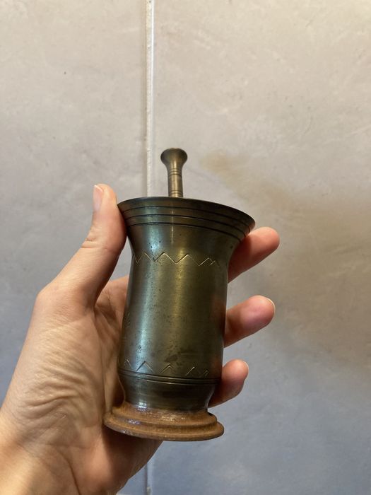 Almofariz antigo com pilão