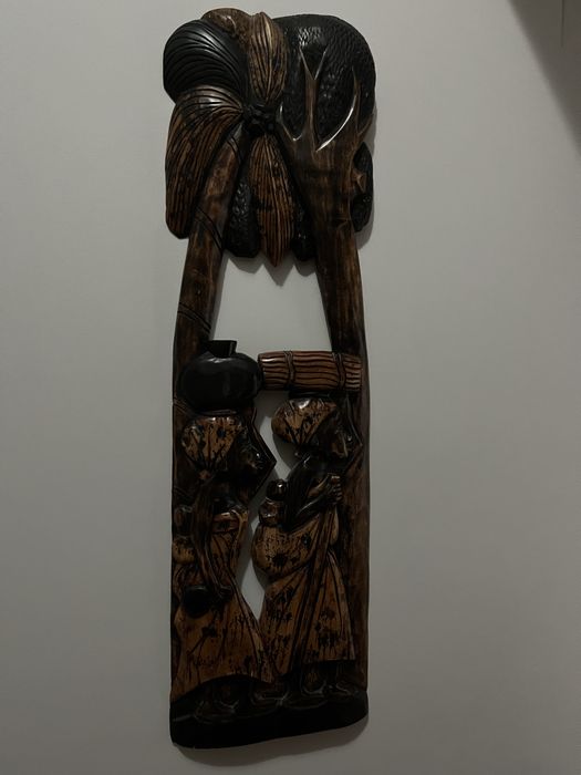 Quadro esculpido em arvore ( madeira maciça)