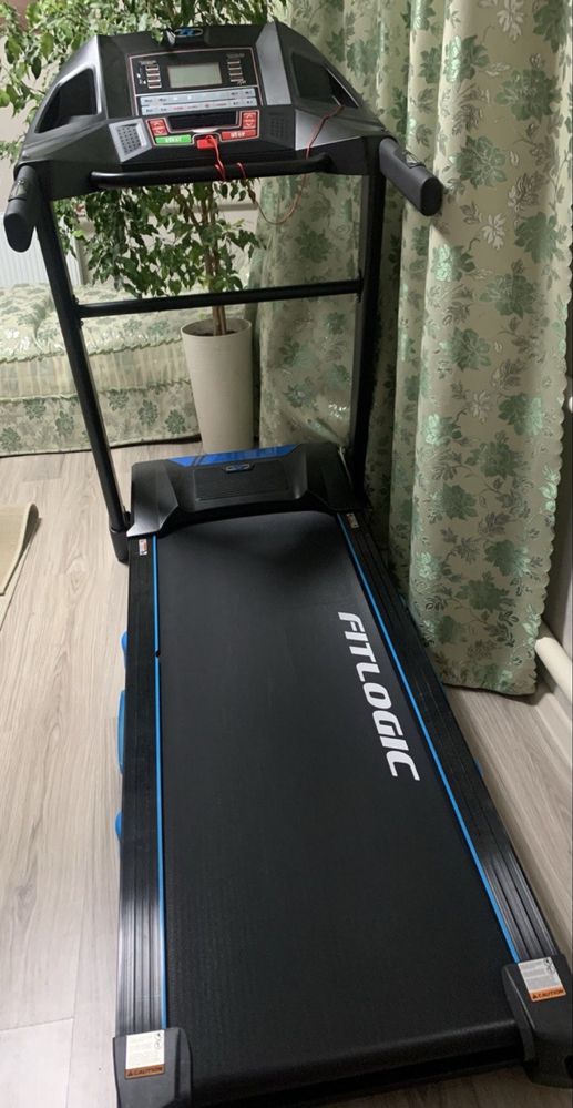 Продається бігова доріжка FitLogic T15
