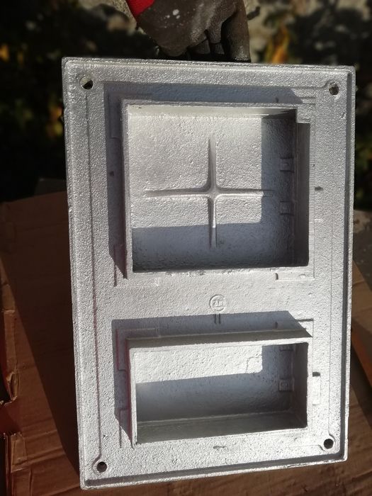 Drzwiczki żeliwne do pieca kaflowego lub wędzarni