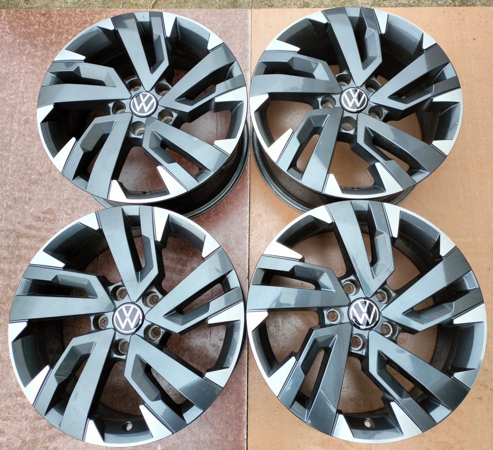 Felgi aluminiowe VW T5 T6 T7 Multivan Caravelle 7,5x18 ET45 5x120