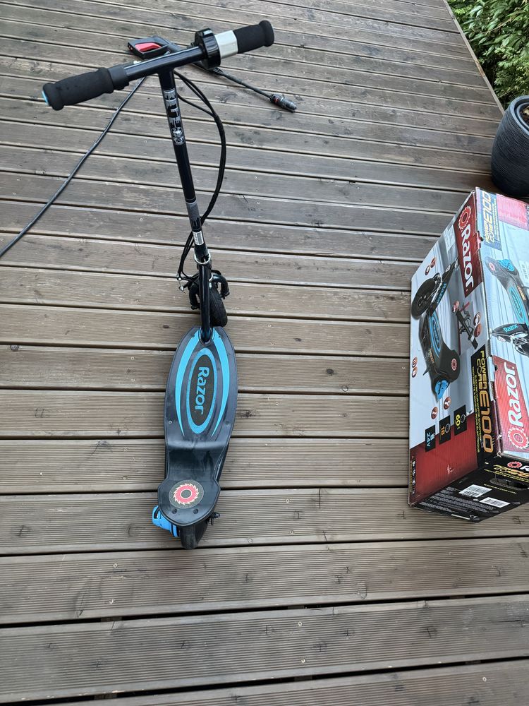 Hulajnoga elektryczna Razor E100