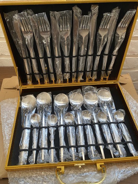 Набір столових приборов на 6 персон ,подарунковий набір