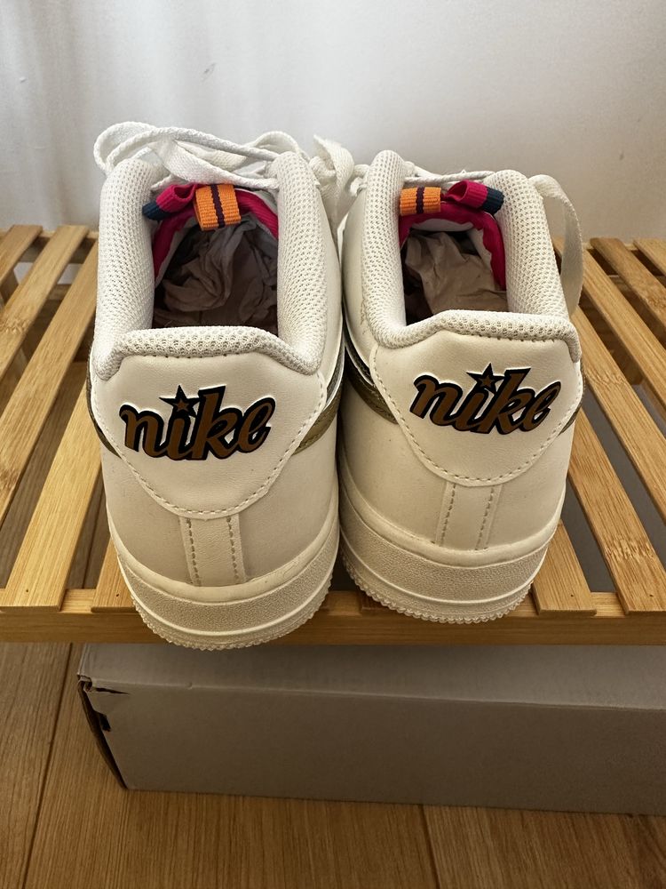 Białe Nike Air Force 1 LVB (GS) 24.5 cm