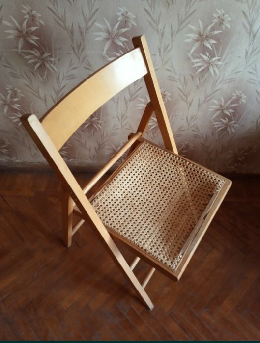 Тумбы винтаж.Комод. Трюмо.Кровать панцирная. Вешалка.Стул раскладной.