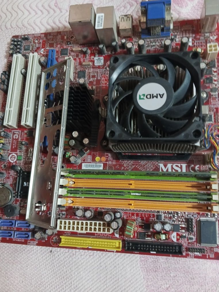 Комплект плата MSI MS-7501 ver1.0 Athlon 64 X2 5200+ 2.7GHz/4gb ddr2