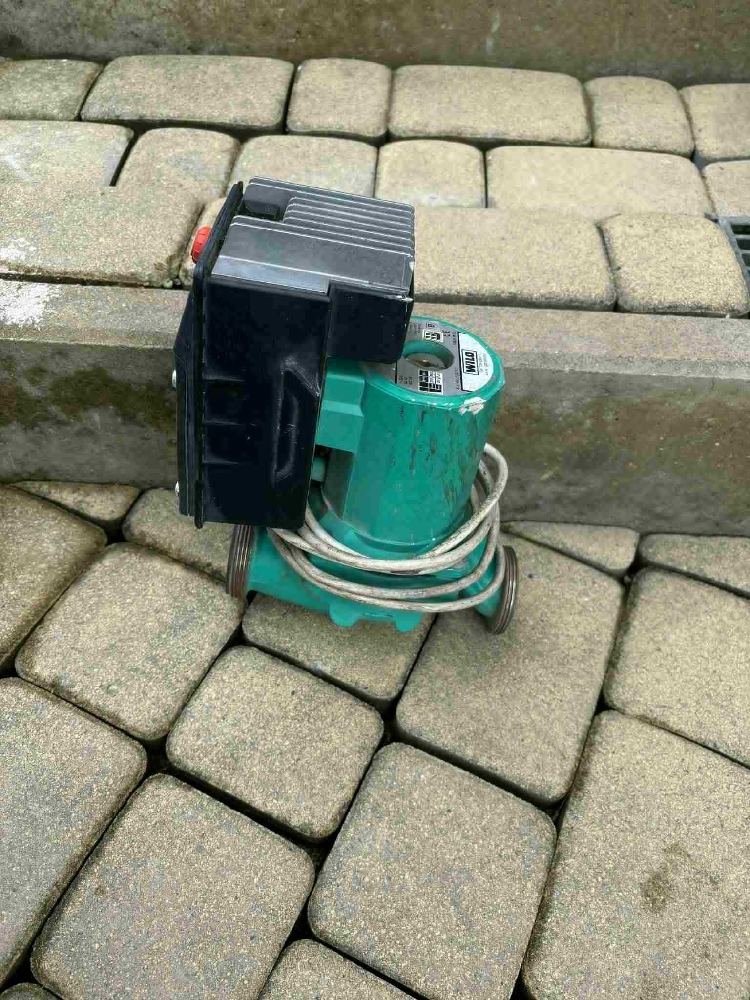 Elektroniczna bezdławnicowa pompa obiegowa Wilo TOP E30/1-7