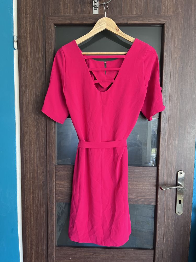 Różowa sukienka wizytowa Trynite r.M,
