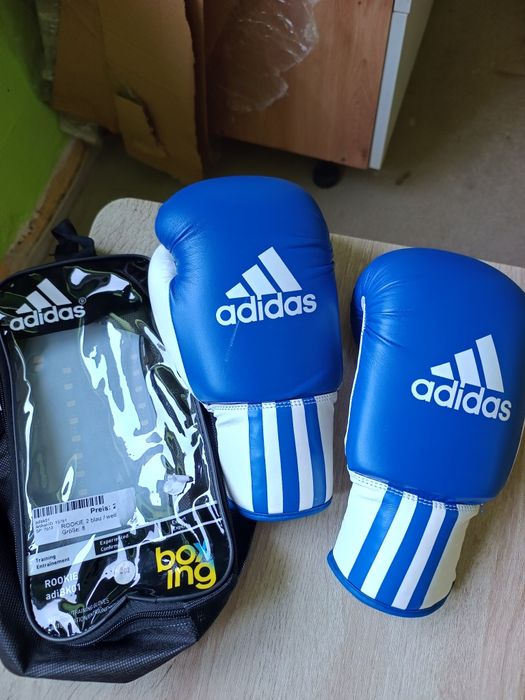 Nowe nie używane rękawice bokserskie adidas.