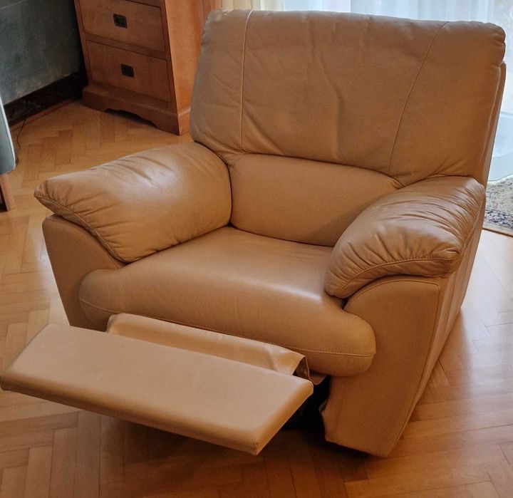 Fotel rozkładany, z podnóżkiem