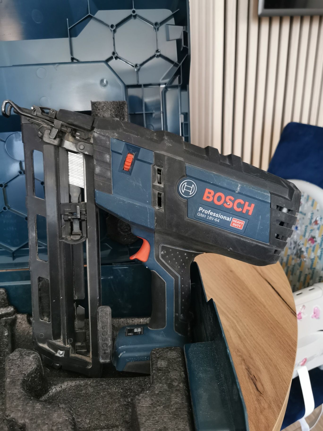 Gwoździarka BOSCH Professional GNH 18V-64 M