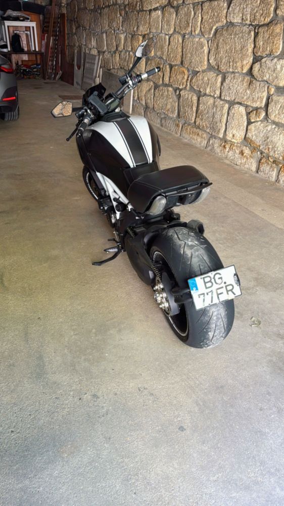 Vende-se Ducati Diavel Carbon - 2016