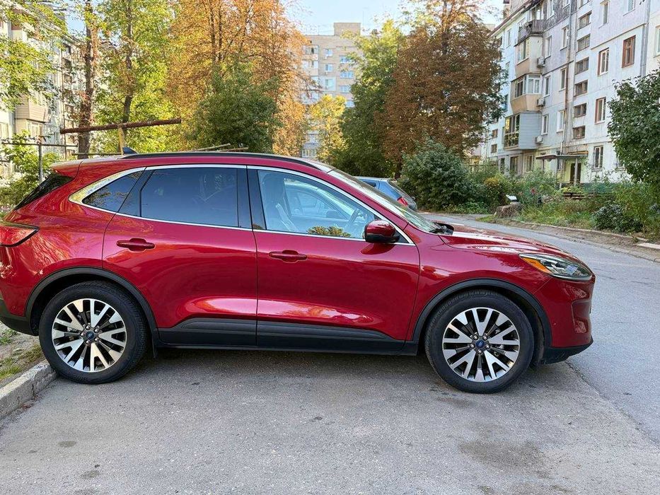Ford Escape 2019 Titanium Hybrid 2.5L