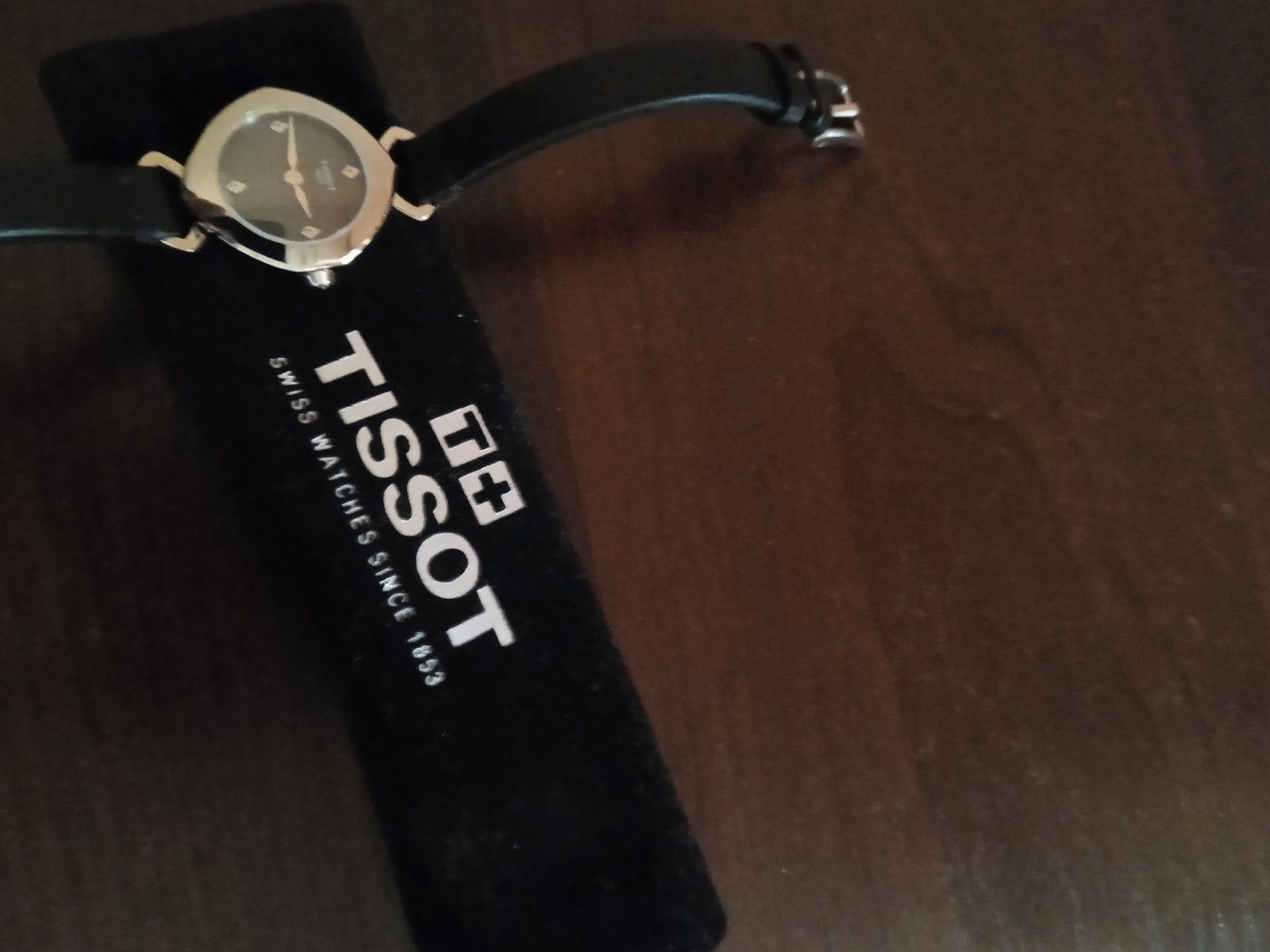 Продам женские часы TISSOT