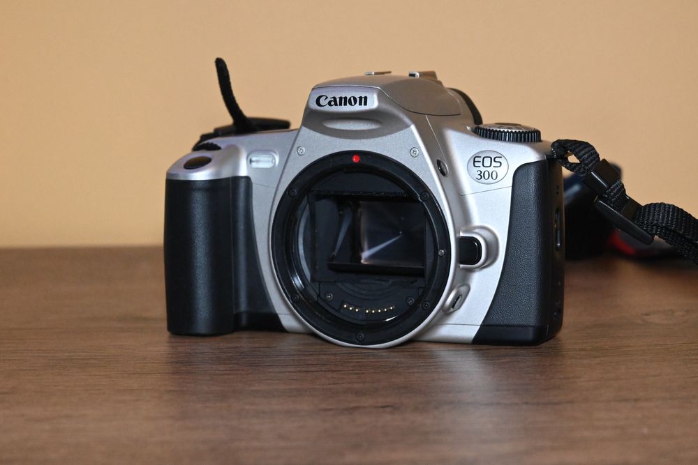 Aparat Canon EOS 300