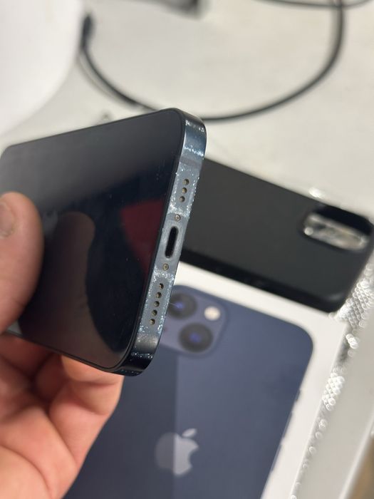 Iphone 13 / etui spigen / stan dobry