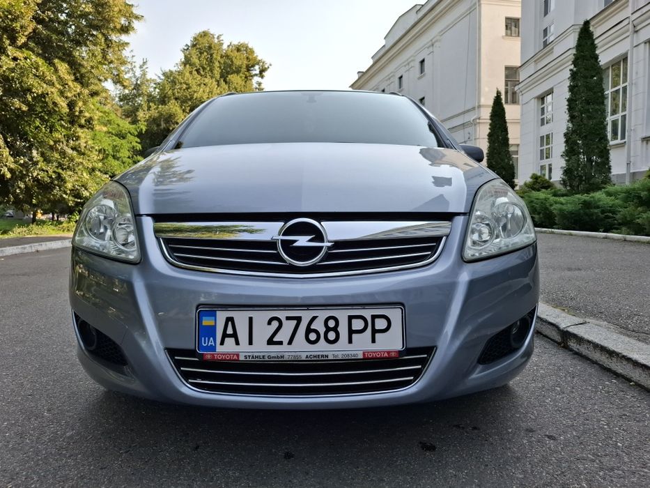 Opel Zafira в рідній фарбі, 7 місна
