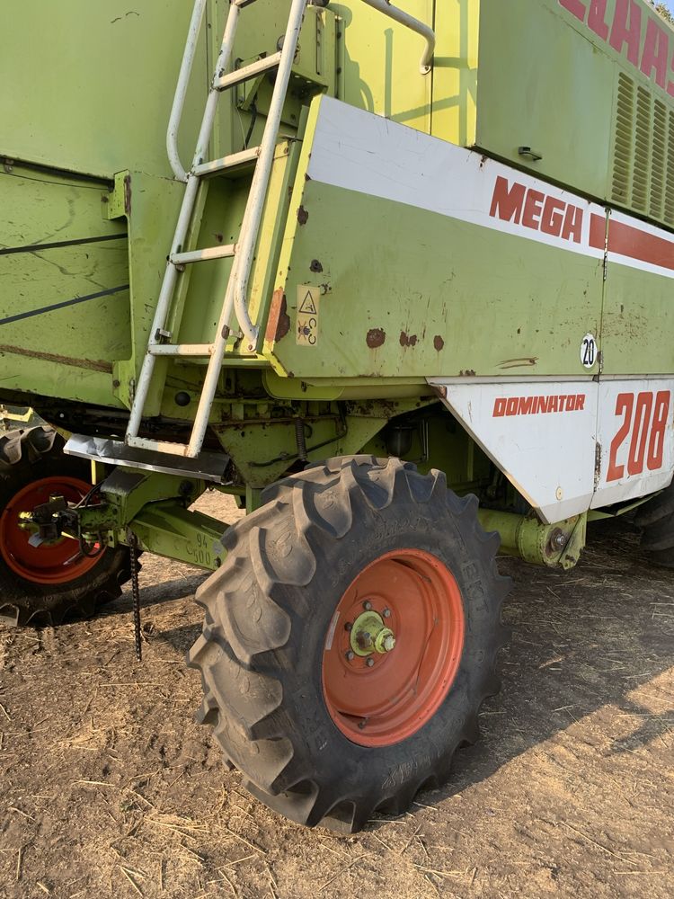 Продам комбайн Мега 208