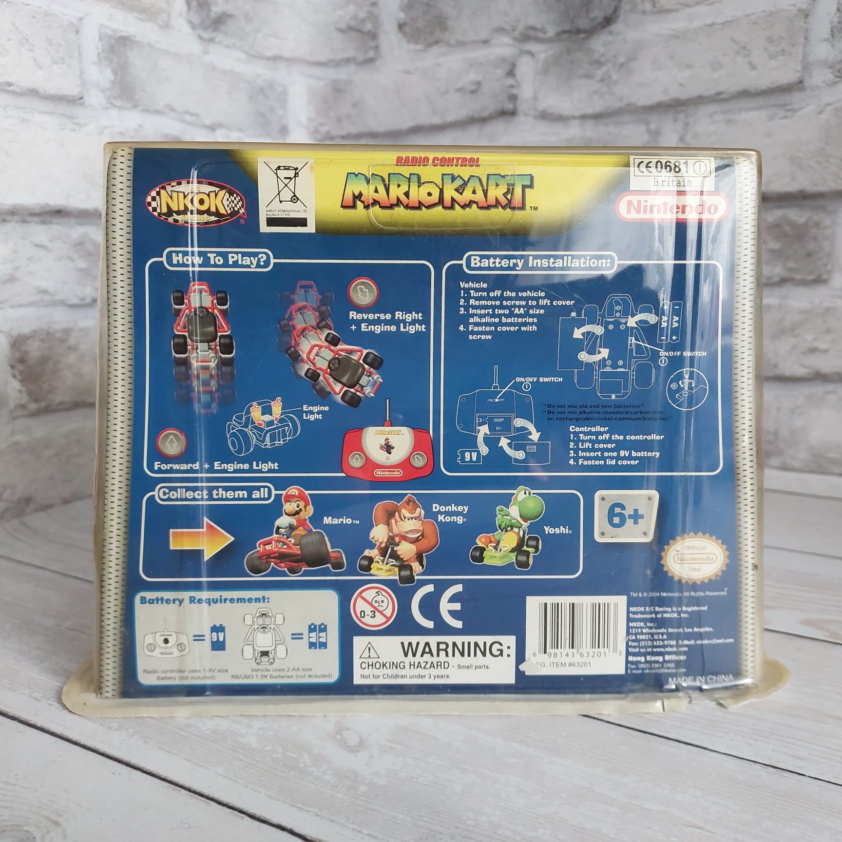 Вінтажна радіокерована іграшка Mario Kart з Маріо за кермом