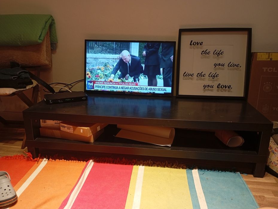 Mesa apoio tv marca IKEA
