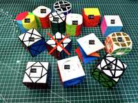 Кубик рубика та інші головоломки в асортименті