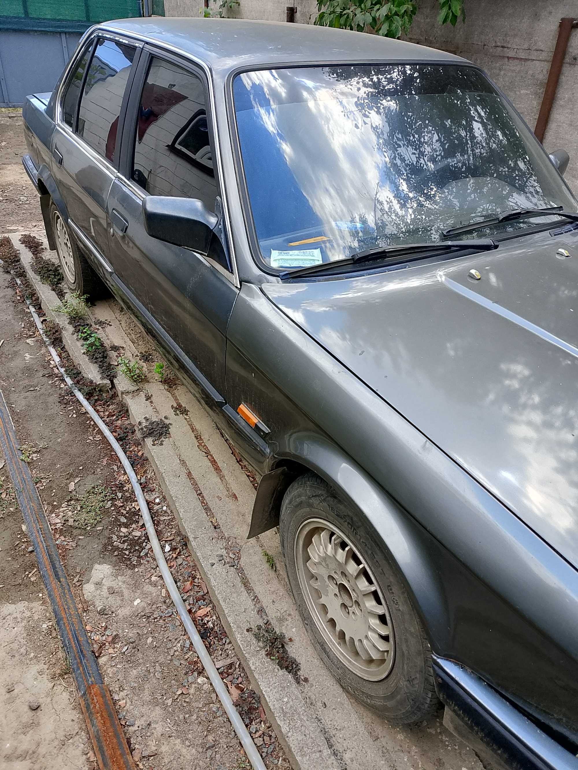 BMW 324 
3 Series