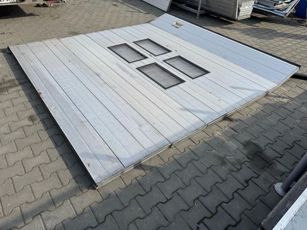Brama 3.05x3.25 segmentowa Crawford pionowego otwierania