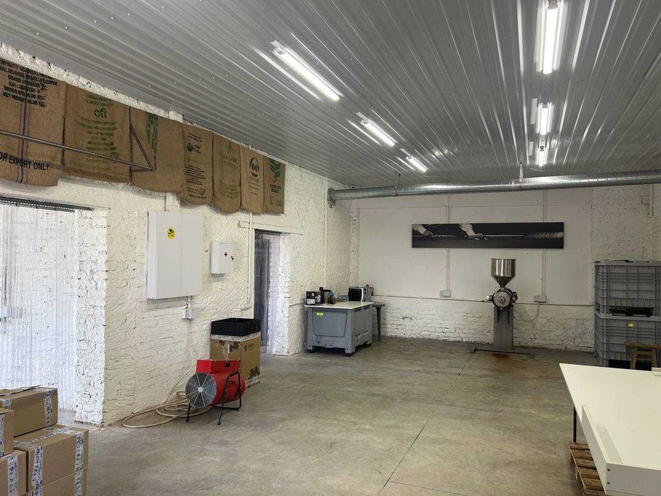 Продаж окремого комерційного об'єкту з власною ділянкою!