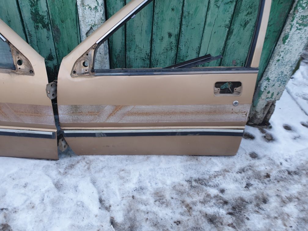 Двері Mitsubishi colt 87р