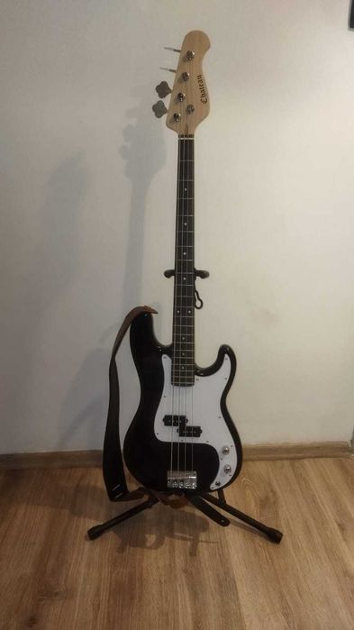 Tanio!!! Okazja !! Gitara basowa Chateau PB01BK i wzmacniacz LANEY