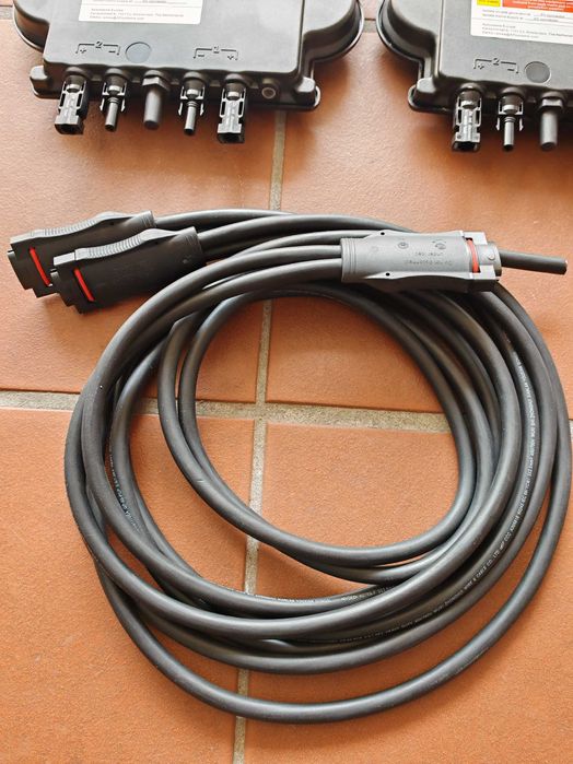 Conjunto de 3 microinversores APsystems DS3-L - NOVO