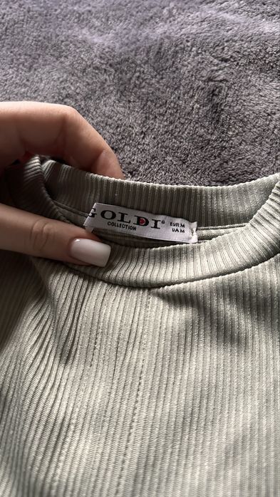 Зелений топ із завʼязками