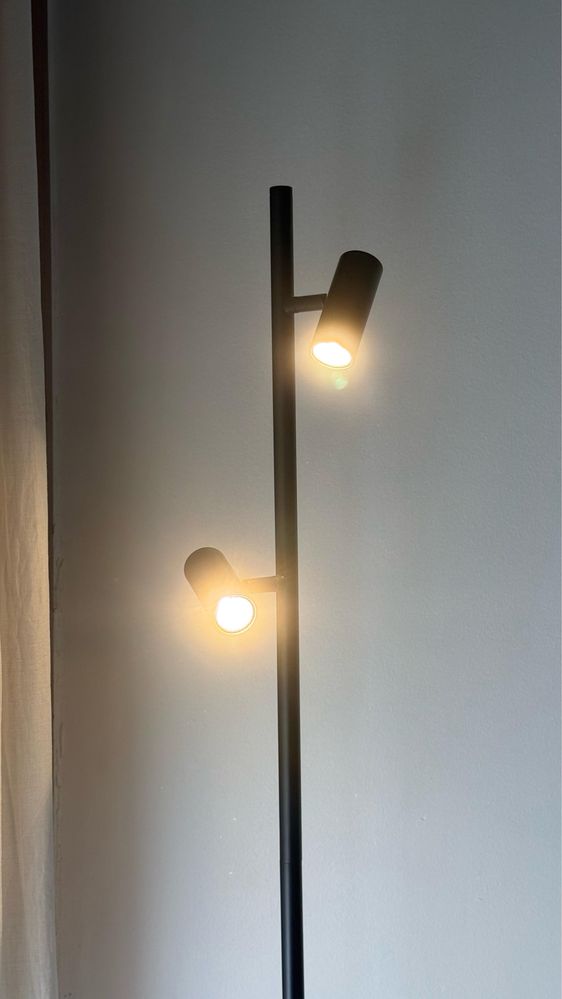 Candeeiro de Pé Com LED Integrado