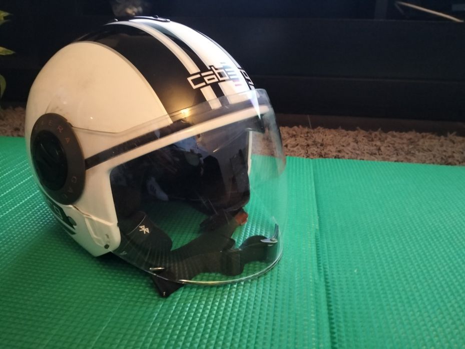Capacete Caberg Tamanho M com viseira IV e viseira transparente