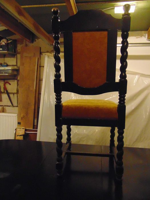 Komplet krzeseł tapicerowanych