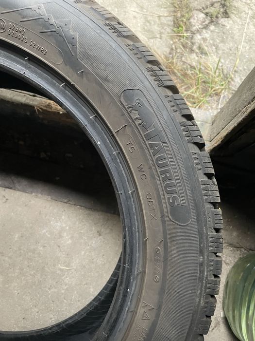 Зимові шини б/у 2 штуки