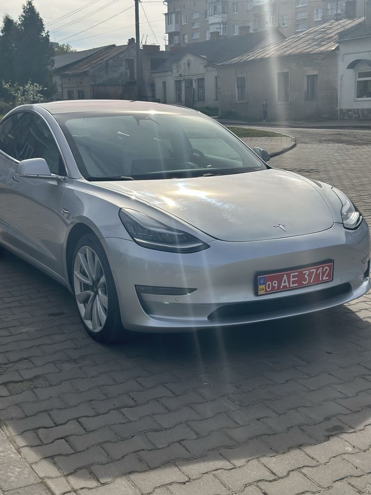 Обміняю на  дешевше авто , нерухомість  Tesla 3  dual motor  500