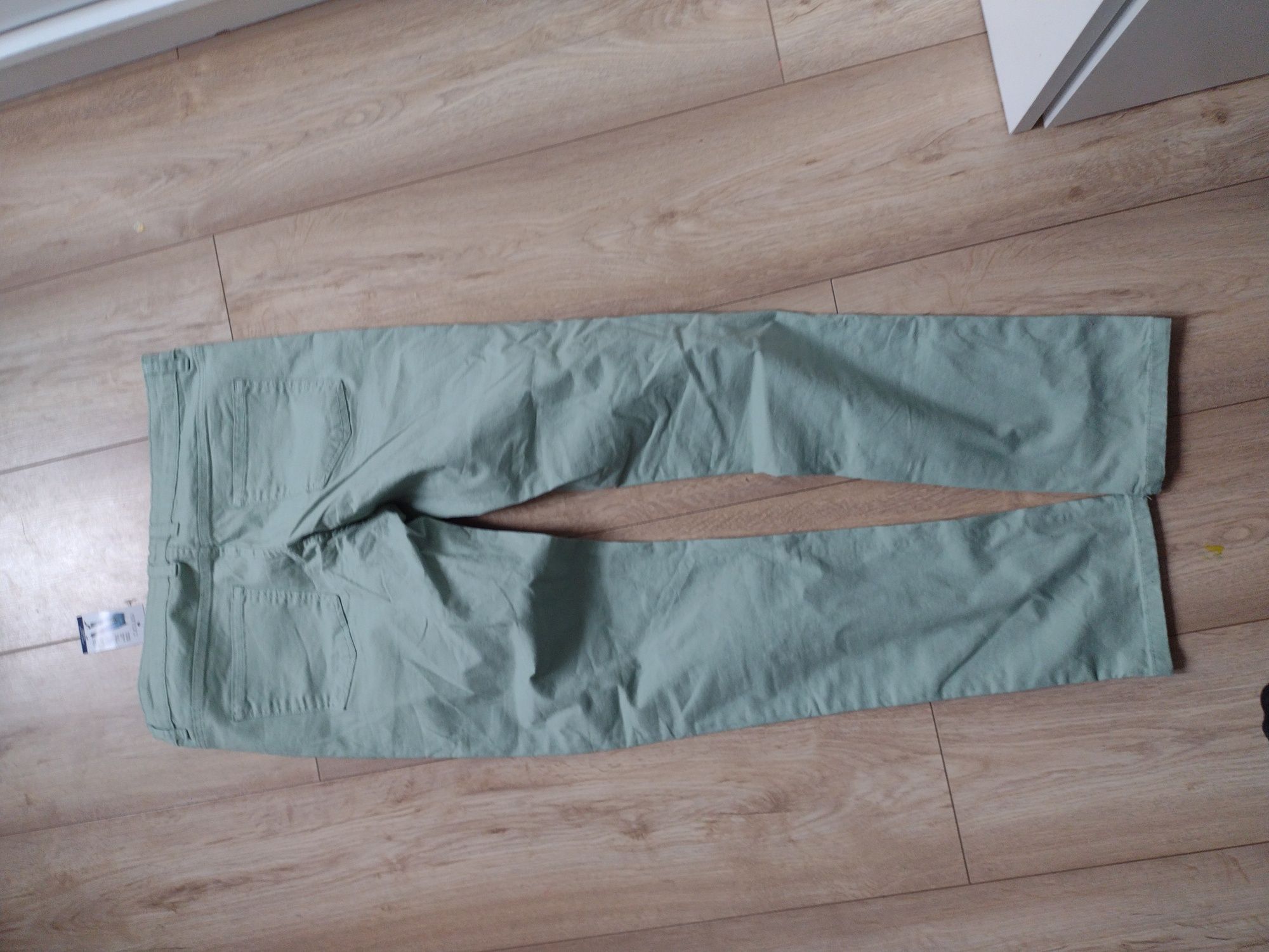Nowe spodnie materiałowe esmara r. 40 slim fit