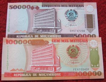 MOZAMBIK Kolekcjonerskie Banknoty Zestaw - 2 sztuki UNC