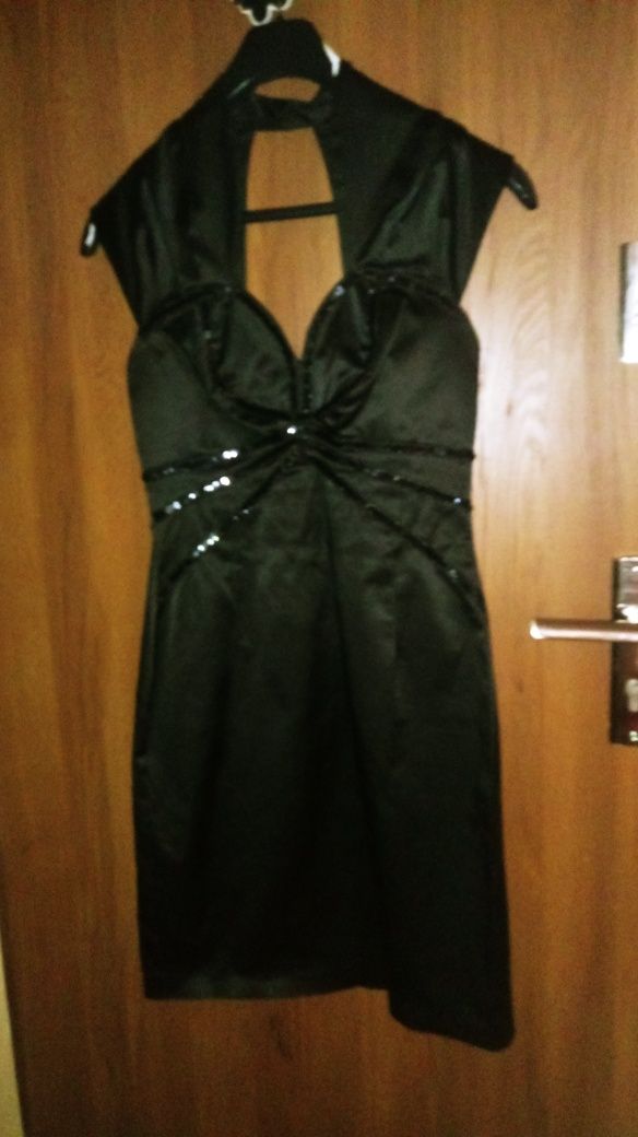 Czarna sukienka elegancka
