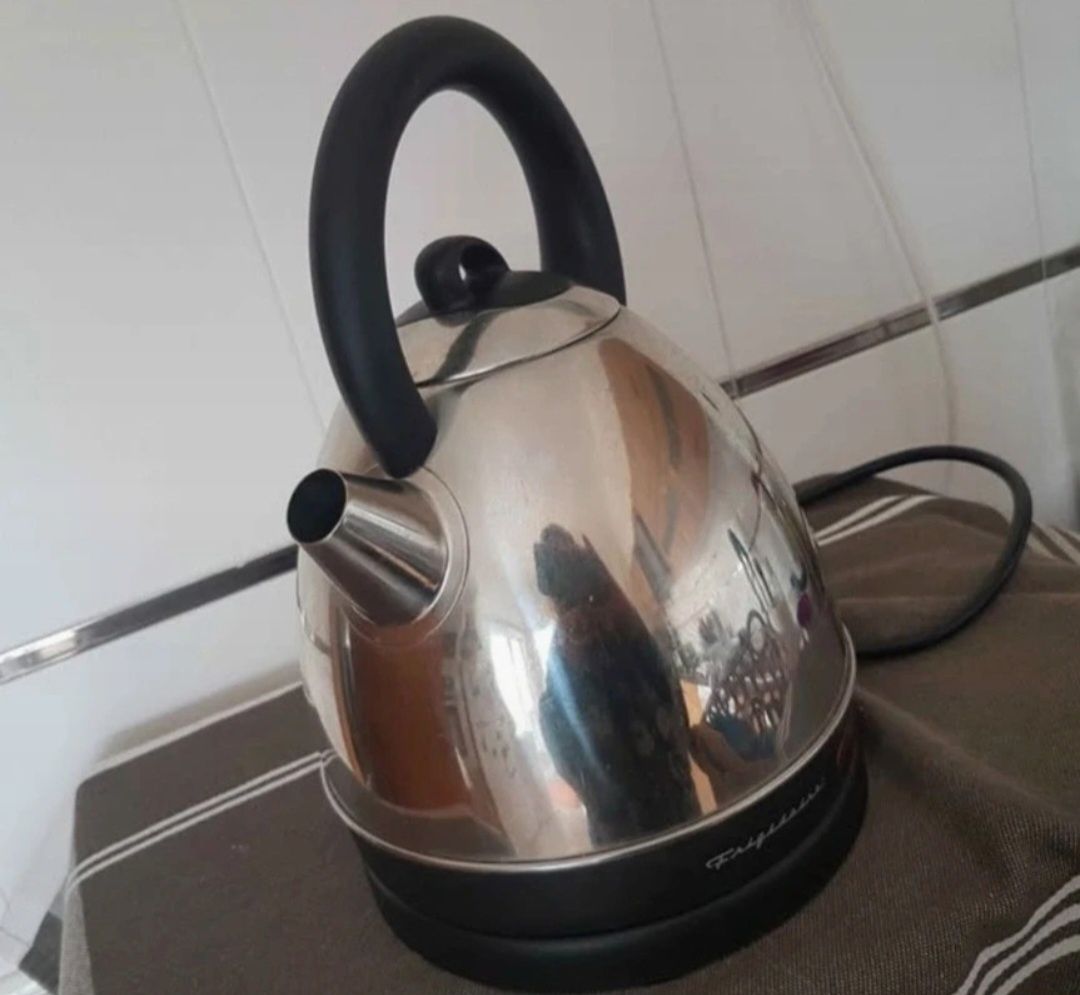 Chaleira electrica em inox Frigidaire