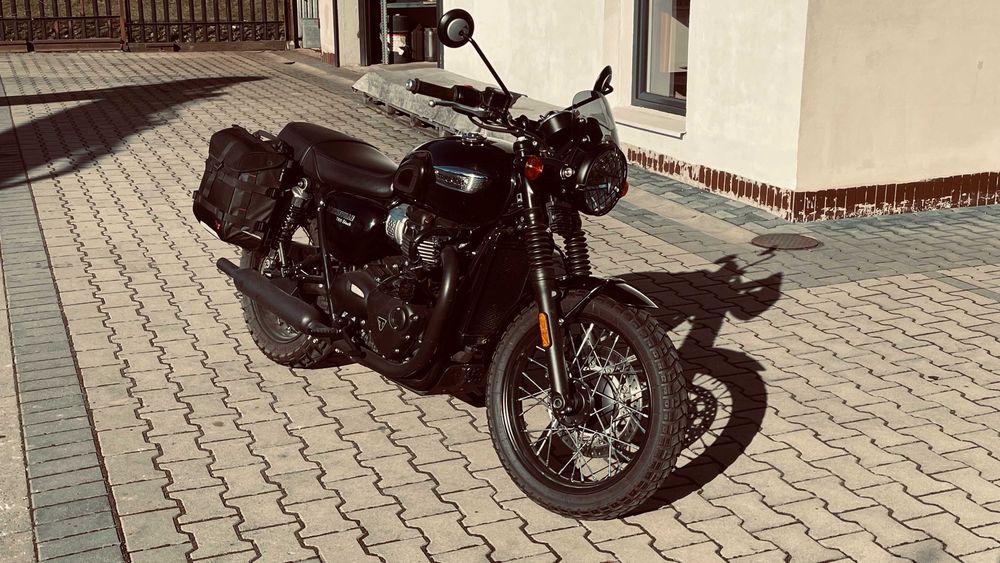 TRIUMPH Bonneville T100 BLACK
