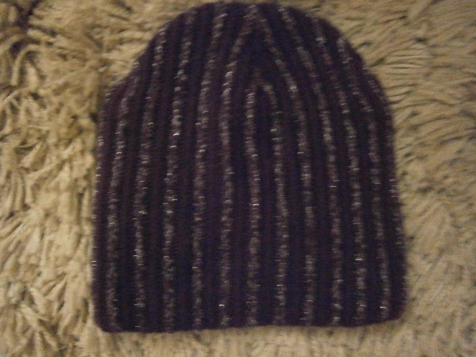 zimowe czapki w kolorze lawendowym