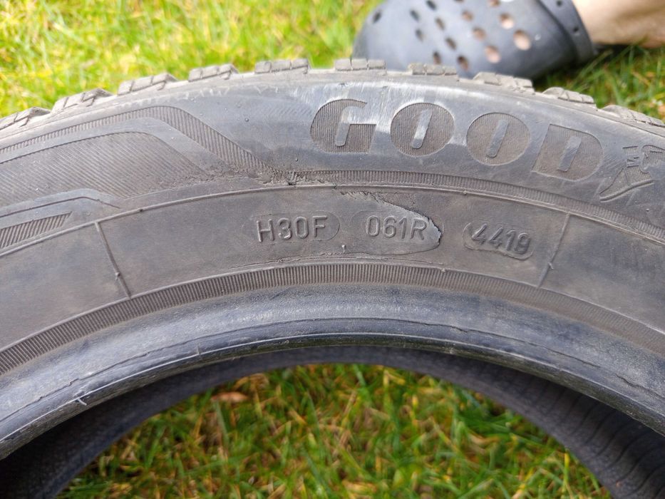 Opona zimowa Goodyear 205/55/R16