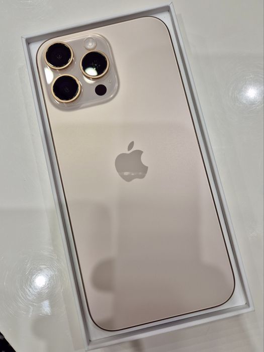 iPhone 16 Pro Max майже новий (256GB, e-sim) + Watch S10 46mm