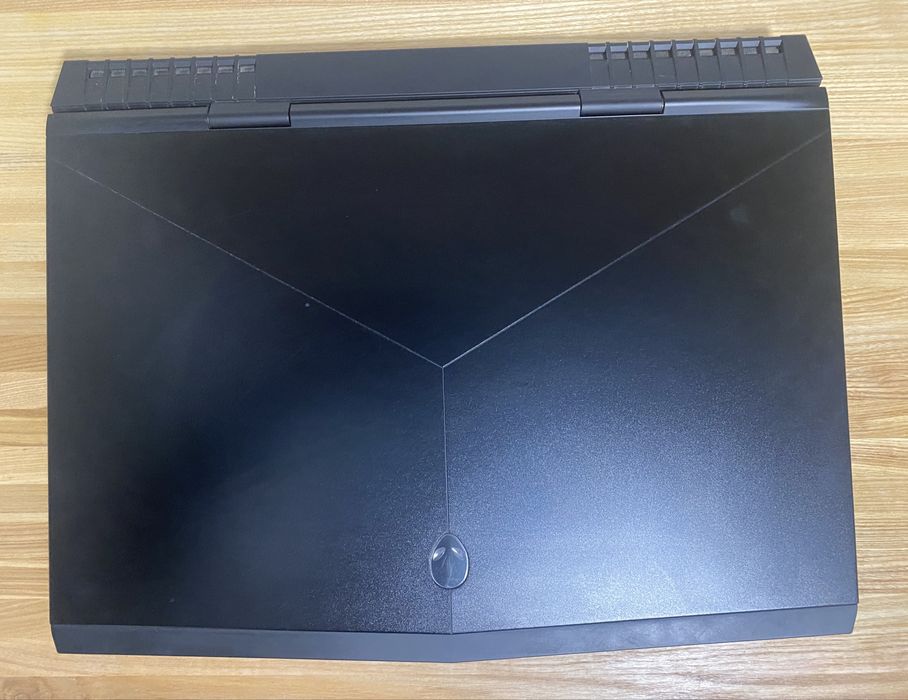 Alienware 17 R4 |i7-8750H | 16 gb | GTX1060 6 gb | SSD 256 + 1 tb HDD